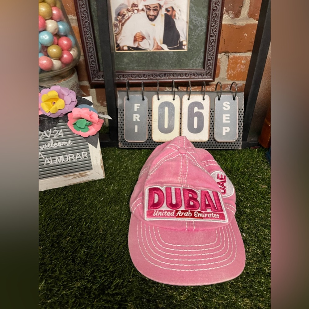 Vintage Dubai hat pink